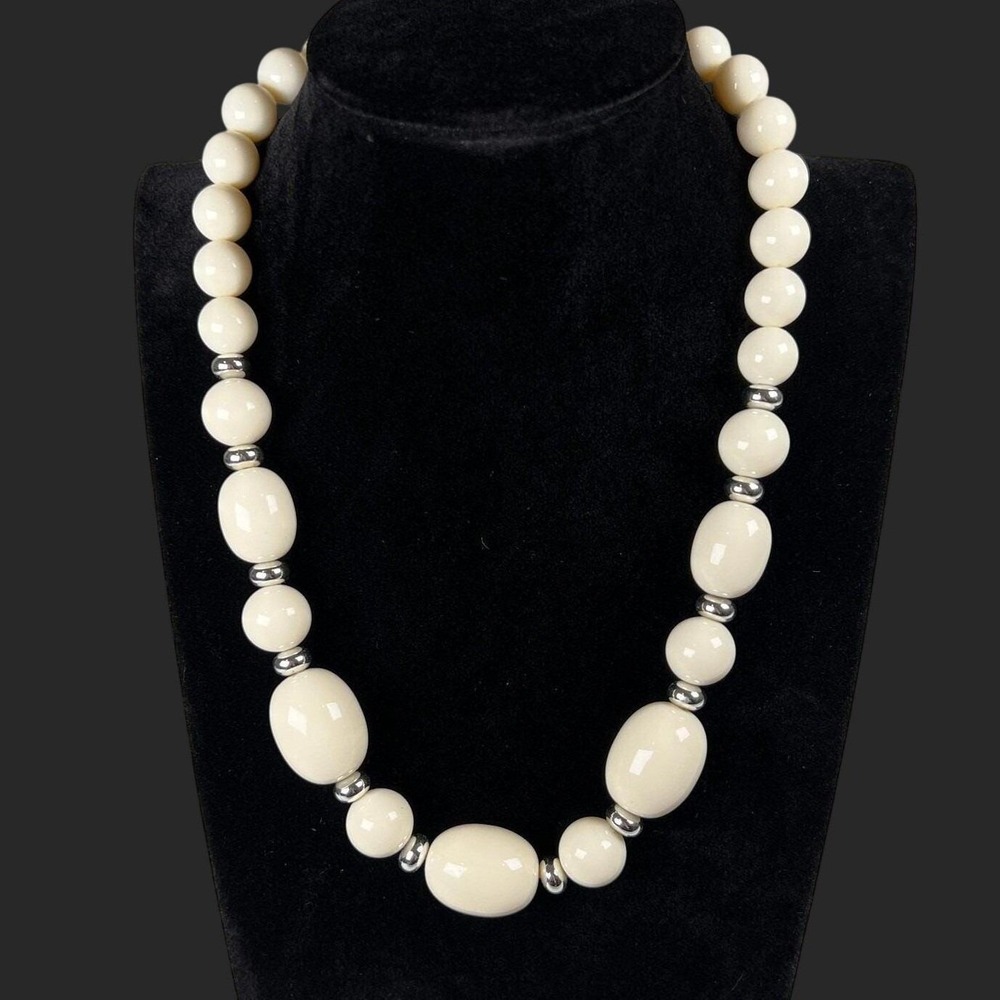 Vintage Beaded Necklace Graduated Cream Acrylic Silver Tone Spacers 19"